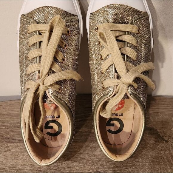 G BY GUESS WOMEN'S 7 SIZE LACE UP TOP CANVAS SHOES SNEAKERS GOLD CAP TOE - Picture 2 of 5
